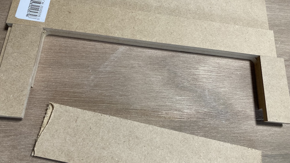 トリマーを使って型を切り出した