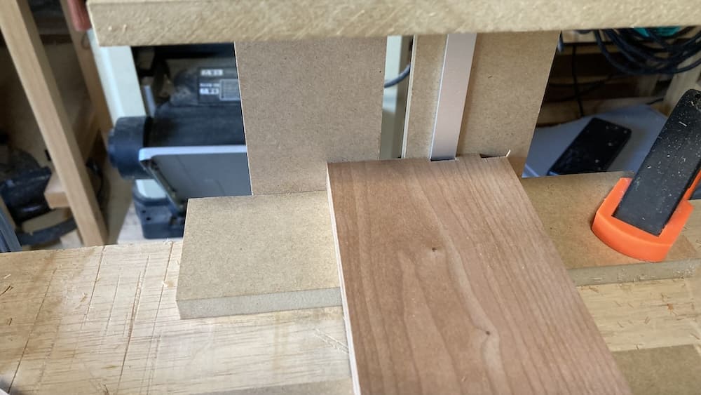 さらに１つずらして治具にセット